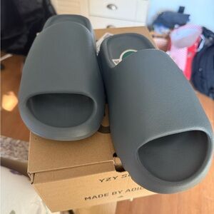 Adidas YZY Slides - Slate Gray